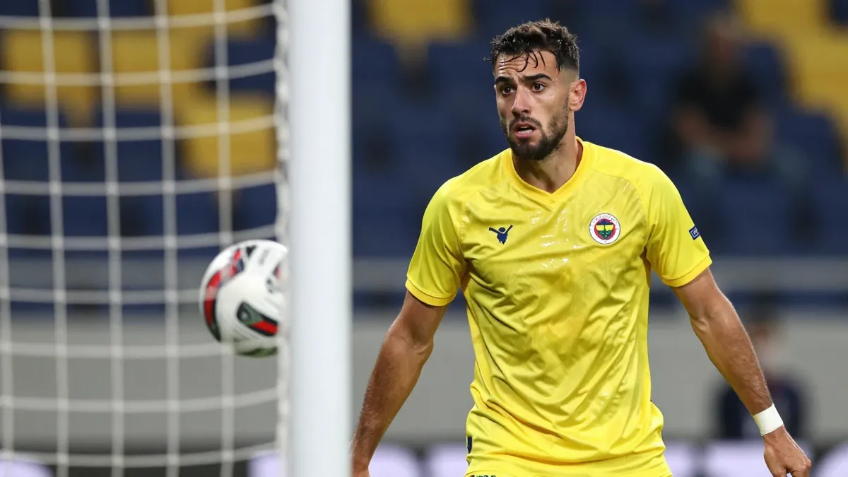 Fenerbahçe SK suffered a 2-1 defeat to Besiktas in the Süper Lig's first Istanbul derby of the season, with Dusan...