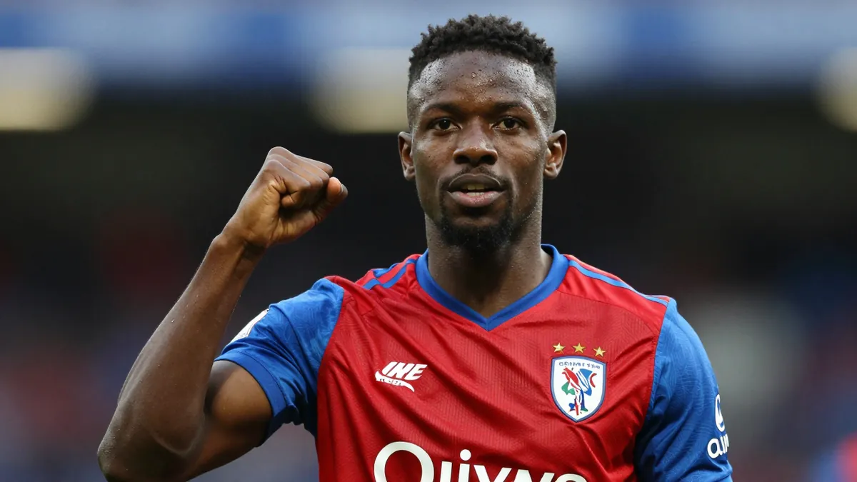 Fenerbahçe SK İsmaila Sarr ile Transfer Görüşmelerine Başladı