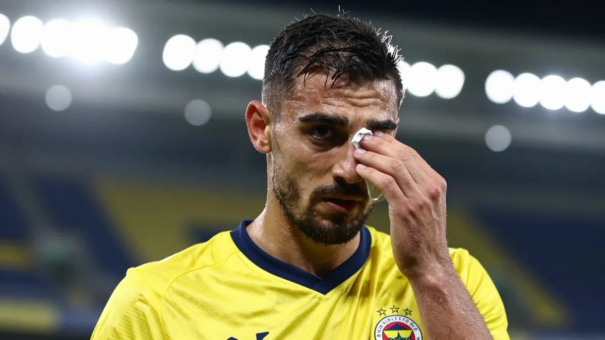 Fenerbahçe SK lost 2-1 to Besiktas in a heated Süper Lig derby