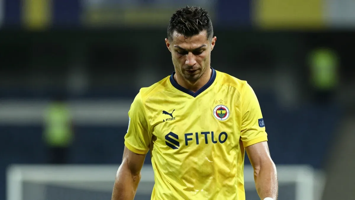 Eski milli futbolcu Nihat Kahveci, Beşiktaş derbisi sonrası Mason Greenwood'u 'yürüyerek oynadı' diyerek eleştirdi ve...