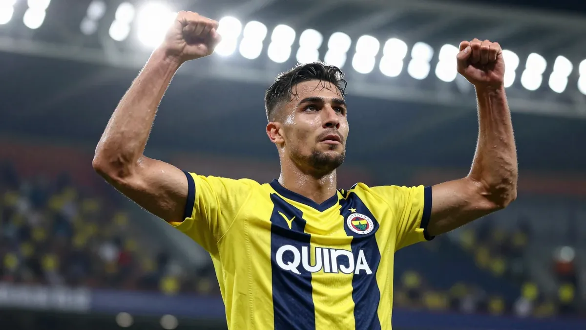 Fenerbahçe SK: Fenerbahçe, Süper Lig'in 4. haftasında Samsunspor'u 3-2 yenerek ligde 4