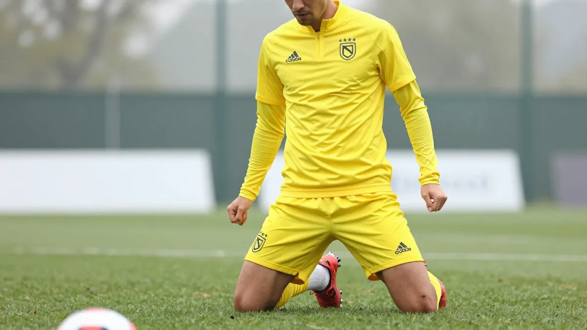 Fenerbahçe yönetimi, sezon sonunda sözleşmesi bitecek olan Mert Müldür ile yeni anlaşma için görüşmelere ara dönemde...