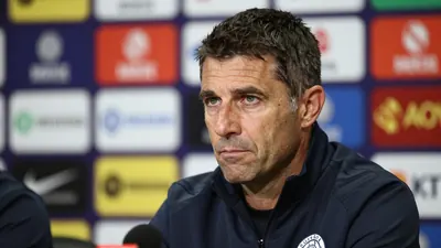 Thorsten Fink, Galatasaray'ın Süper Lig'de kolay şampiyon olmayacağını, Fenerbahçe'nin de dahil olduğu yarışın çok yakın...