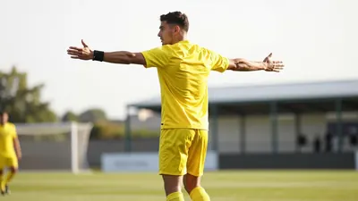 Fenerbahçe'nin Turan Tovuz ile oynadığı hazırlık maçında Mason Greenwood, rakibine yaptığı müdahale sonucu direkt kırmızı...