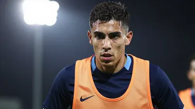 Fenerbahçe SK, savunma hattını güçlendirmek amacıyla Hollandalı savunmacı Oosterwolde'yi Roma'ya satıyor, 20 yaşındaki...