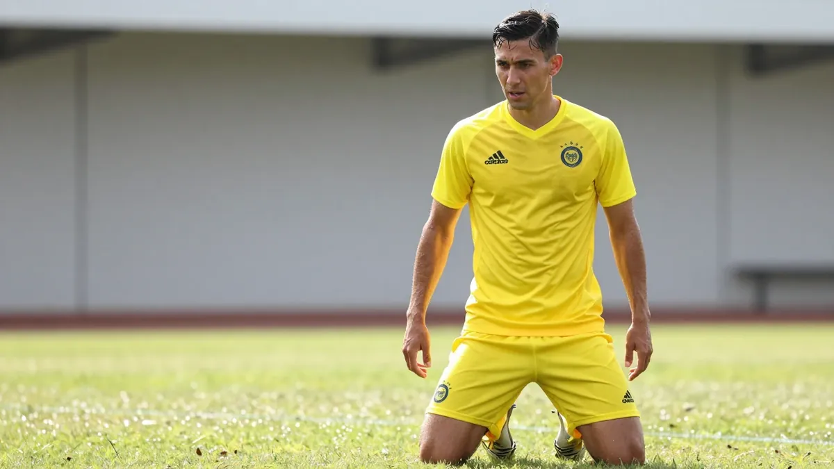 Eski Fenerbahçeli Fred, Brezilya medyasına verdiği röportajda Jhon Duran'ın antrenmanlara katılmadığını ve 'Beyler ben...