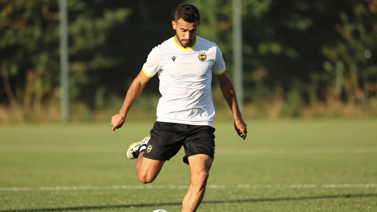 Fenerbahçe, Süper Lig'in 7. haftasında deplasmanda Çaykur Rizespor ile oynayacağı maç için bugünkü antrenmanını Can Bartu...