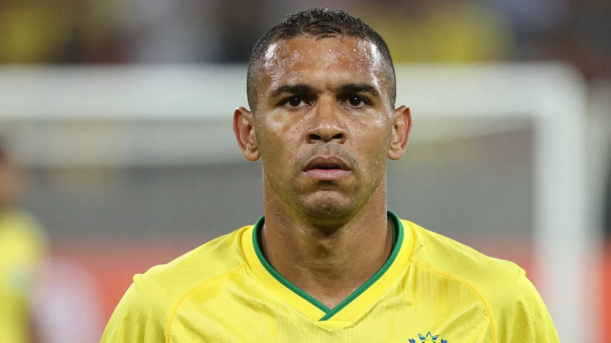 Fenerbahçe SK, Brezilyalı stoper Diego Carlos'u Serie A ekibi Parma'ya transfer etti