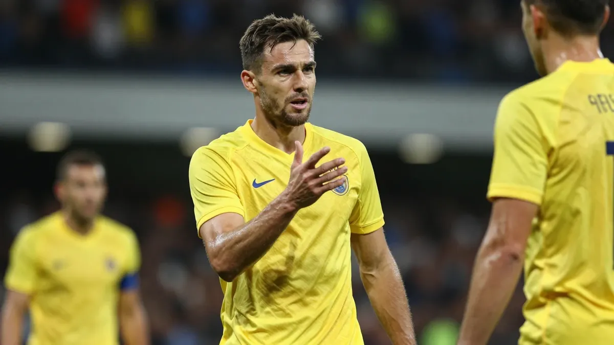 Fenerbahçe SK'nin Beşiktaş'la oynadığı Süper Lig derbisinde Milan Skriniar ile Dušan Vlahović arasında çıkan gerilim...