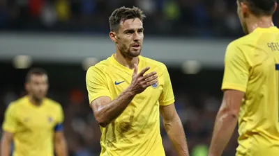 Fenerbahçe SK'nin Beşiktaş'la oynadığı Süper Lig derbisinde Milan Skriniar ile Dušan Vlahović arasında çıkan gerilim...