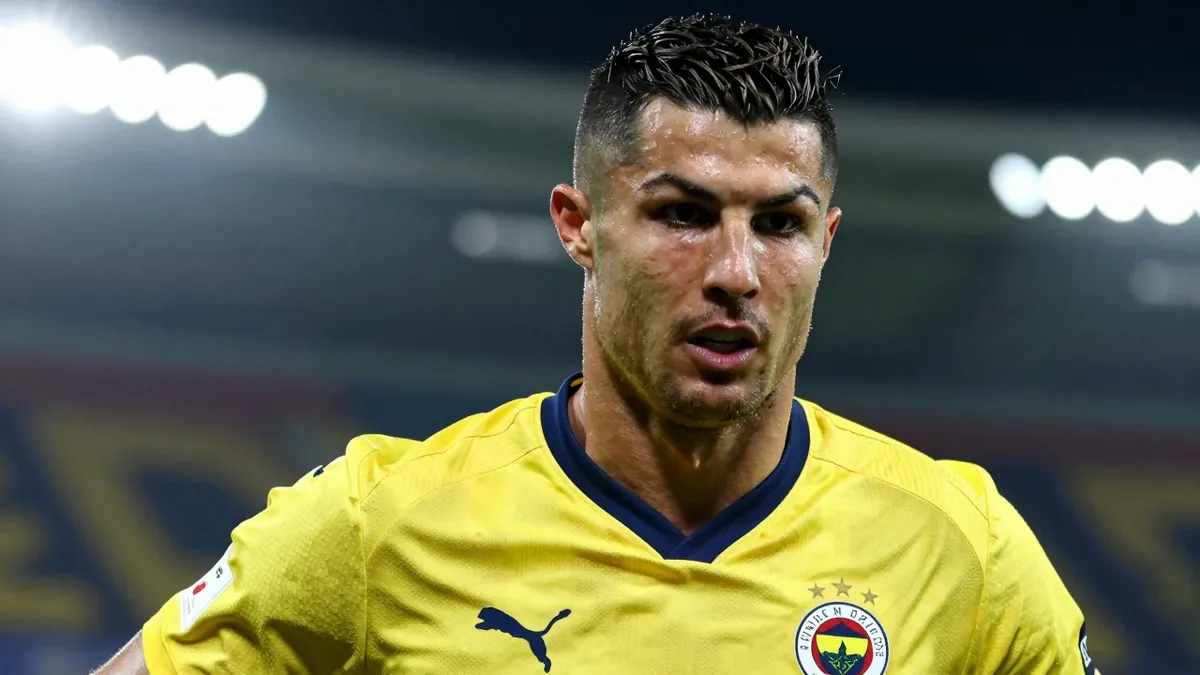 Eski hakemler Bülent Yıldırım, Aleks Taşçıoğlu ve Deniz Çoban, Fenerbahçe'nin Samsunspor maçındaki penaltı pozisyonunun...