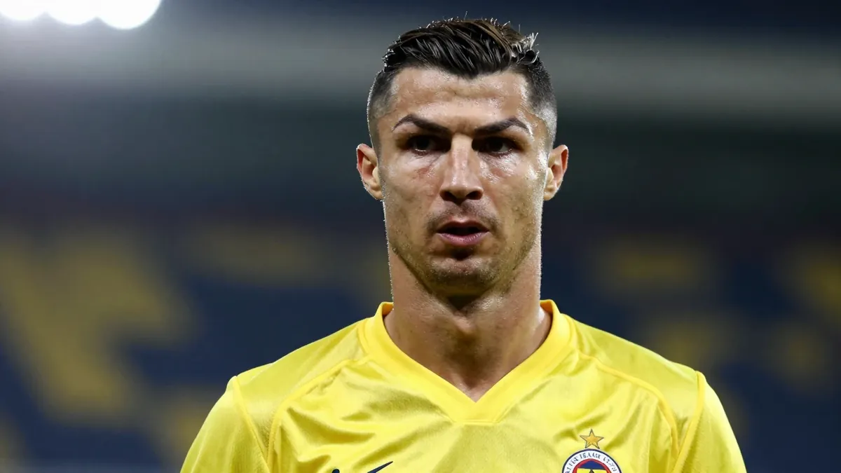 Fenerbahçe SK, geçen sezonun şampiyonu olarak yeni sezona iddialı transferler ve ligde sekizinci sıradaki formuyla başlıyor