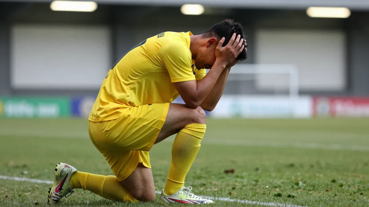 Fenerbahçe SK, Marco Asensio'nun sol dizinden 3 ay, Nathan Aké'nin ise sağ bacağından 3 hafta sahalardan uzak kalacağını...
