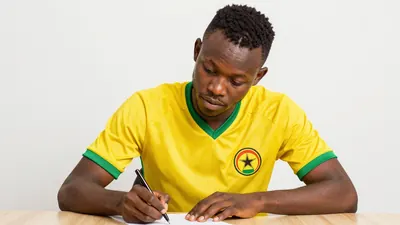 Fenerbahçe SK, Ganalı stoper Kojo Peprah Oppong'u transfer ederek kadrosunu güçlendirdi