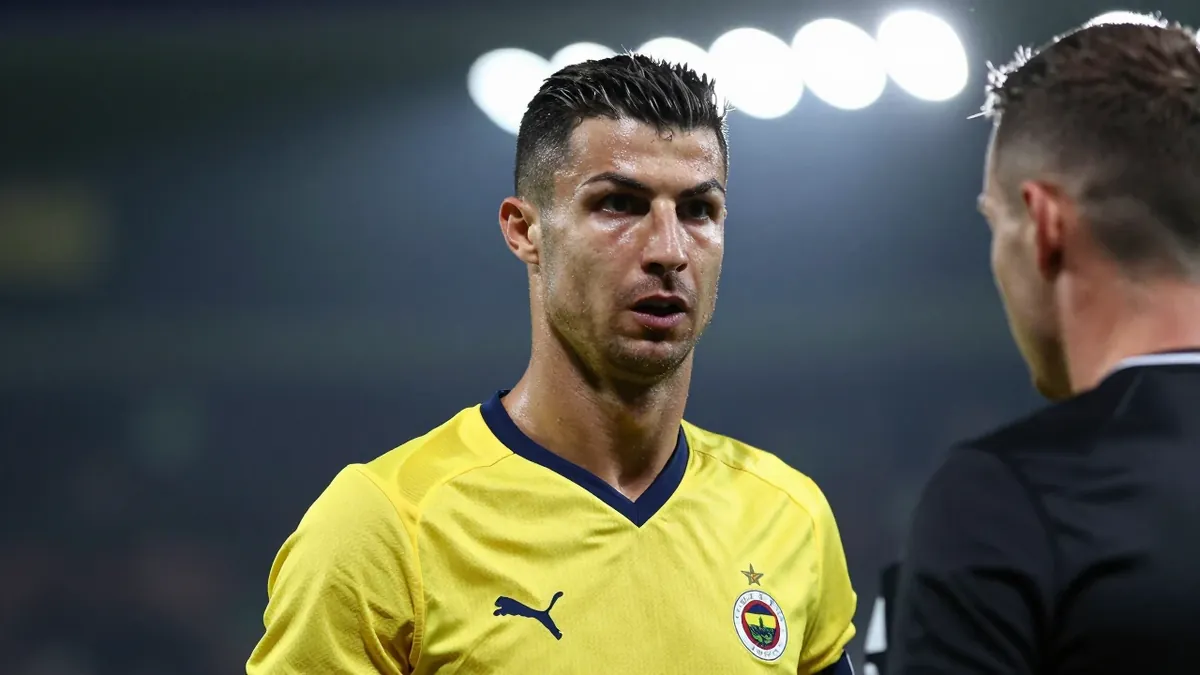 The penalty incident involving Kerem Aktürkoğlu in the Fenerbahçe SK derby against Beşiktaş was analyzed by experts Murat...